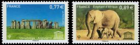 Paire Unesco - Stonehenge en Angleterre et Ephant Afrique